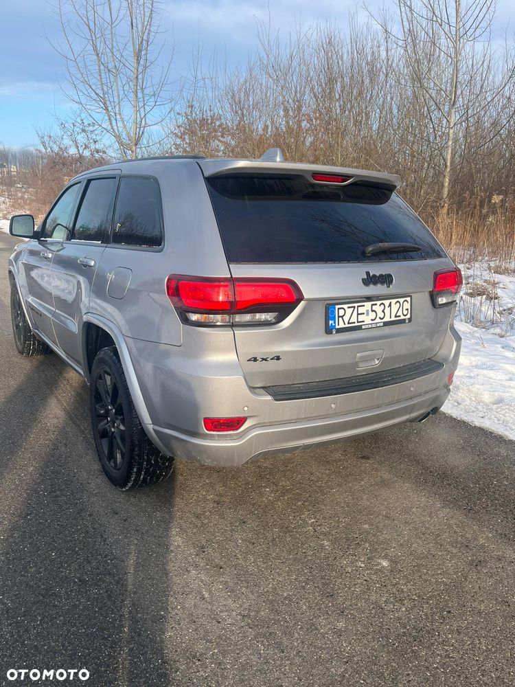 Jeep Grand Cherokee - 12