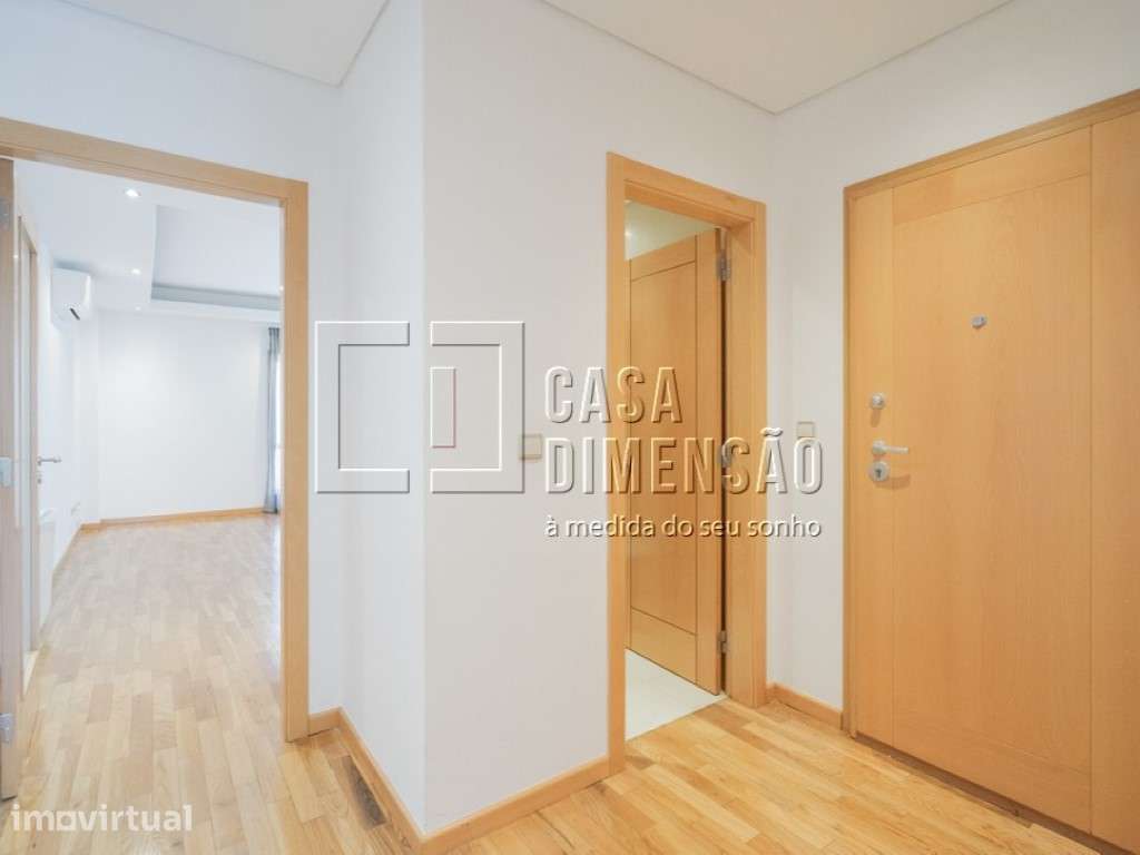 Apartamento de tipologia T2 na Serra de Carnaxide, Garagem BOX, com... - Grande imagem: 2/39