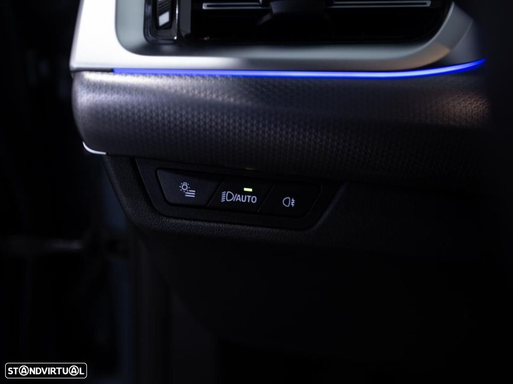BMW iX2 eDrive20 Pack Desportivo M - 16