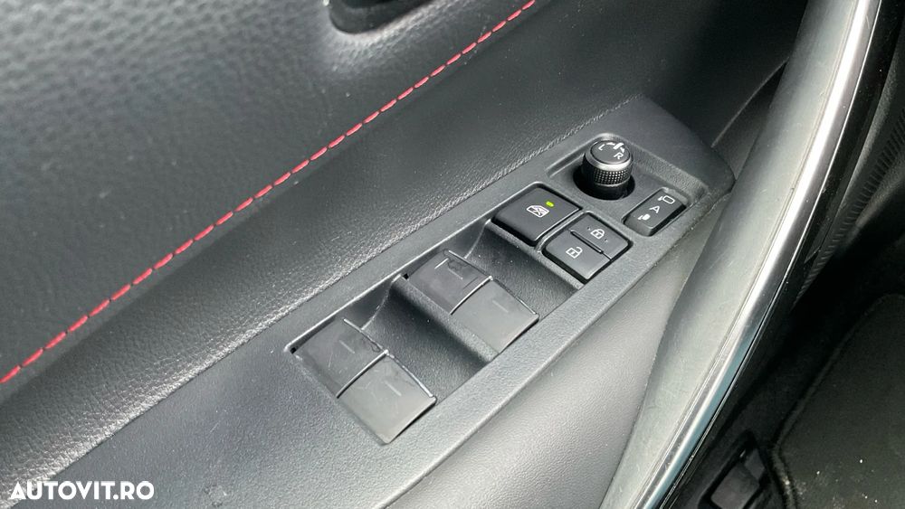 Toyota Corolla 2.0 HSD Exclusive Plus GR Sport Bi-Tone - 28