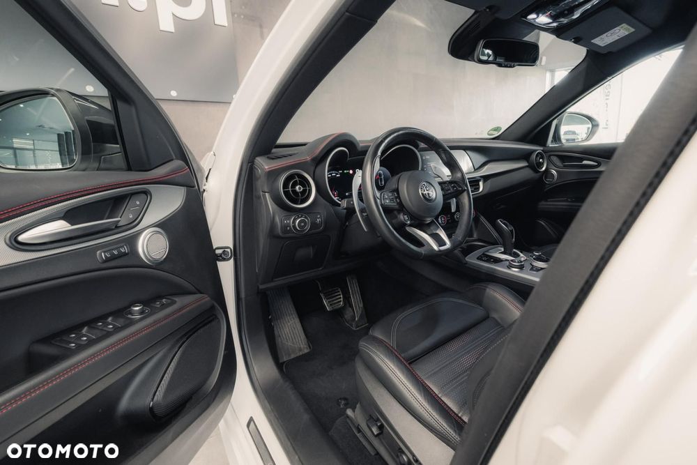 Alfa Romeo Stelvio 2.0 Turbo Tributo Italiano Q4 - 10