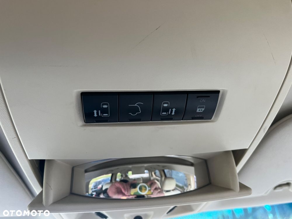 Chrysler Town & Country - 26