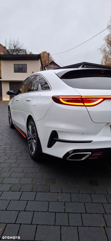 Kia ProCeed 1.6 T-GDI GT DCT - 13