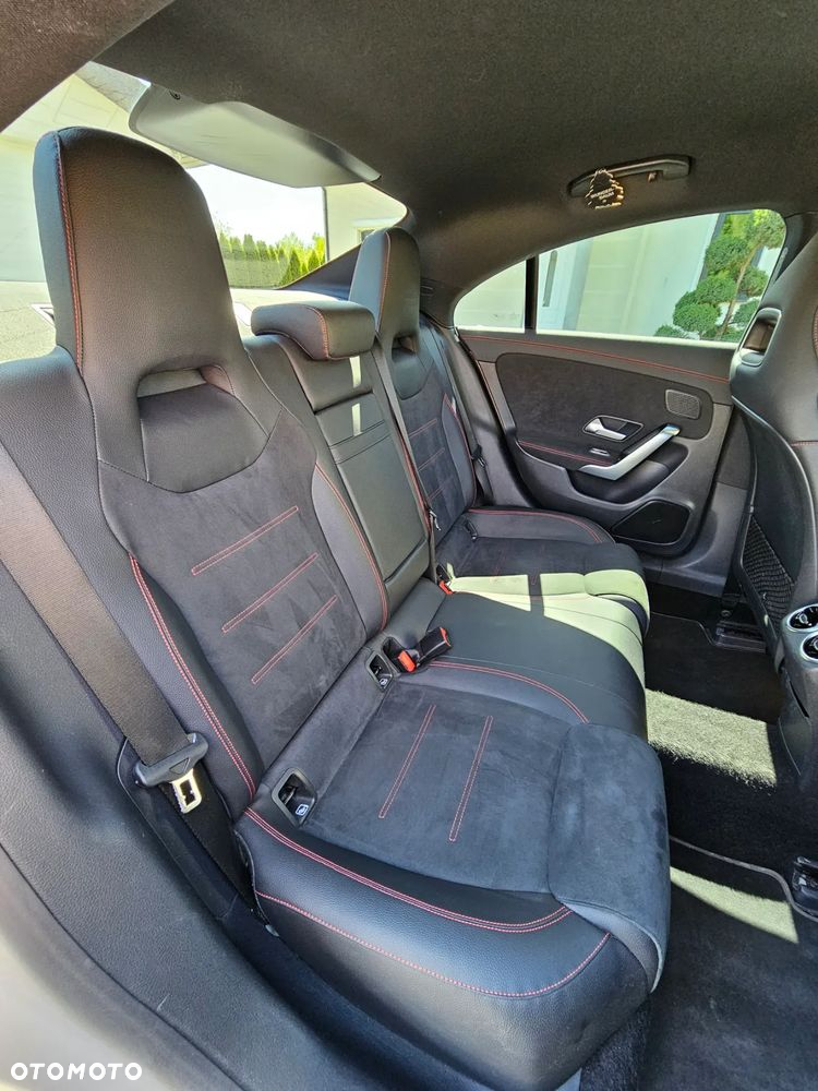 Mercedes-Benz CLA 220 4-Matic AMG Line 7G-DCT - 16