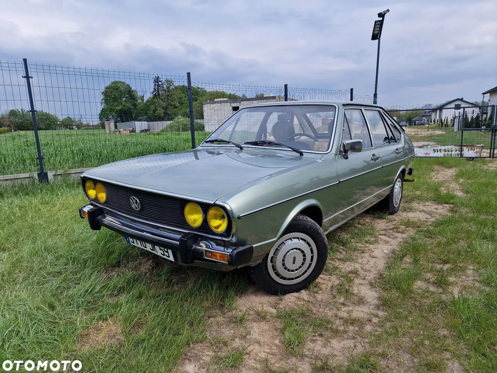 Volkswagen Passat - 1