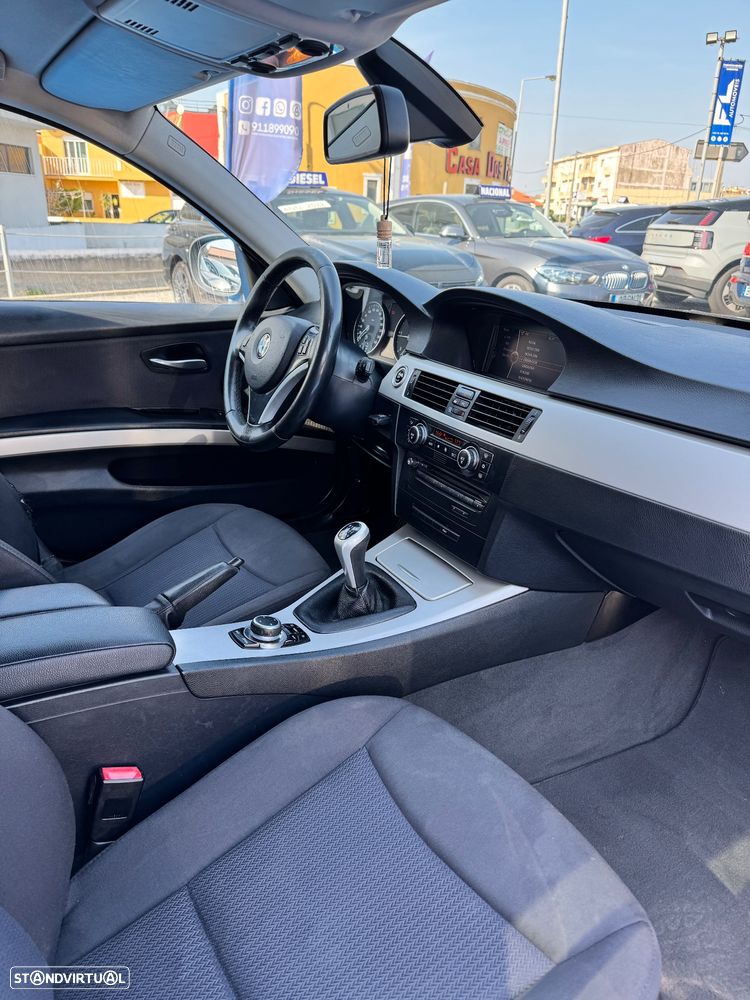 BMW 320 d Navigation Sport - 4