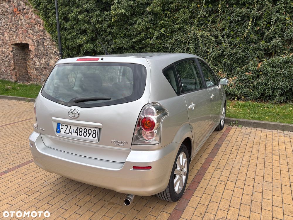 Toyota Corolla Verso - 6