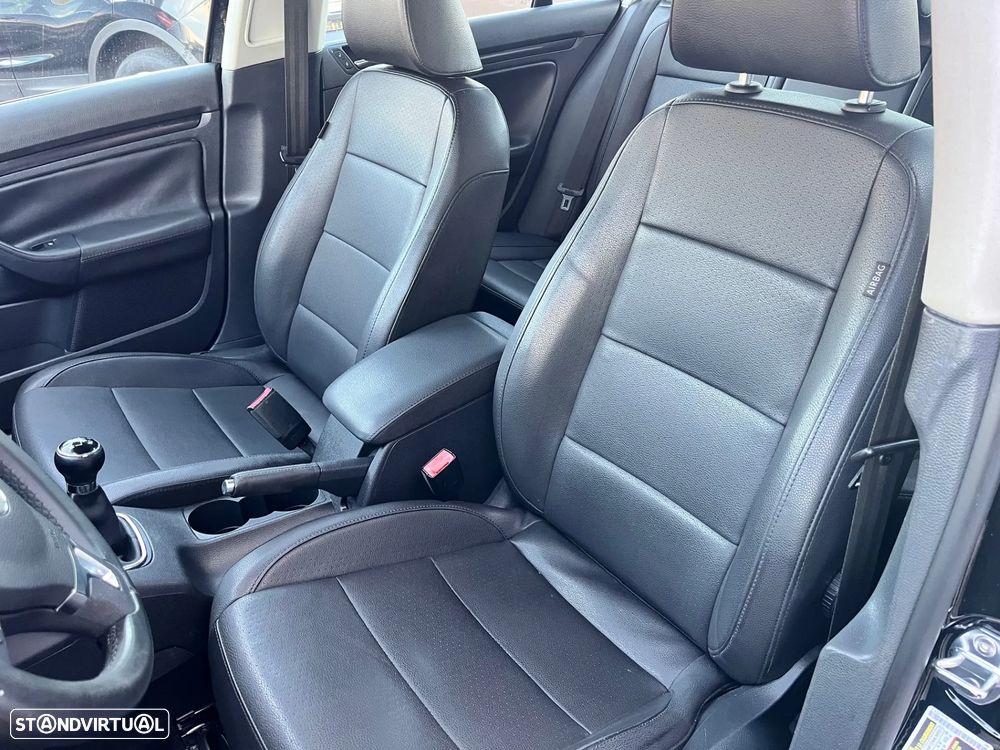 VW Jetta 2.0 TDI Highline - 4