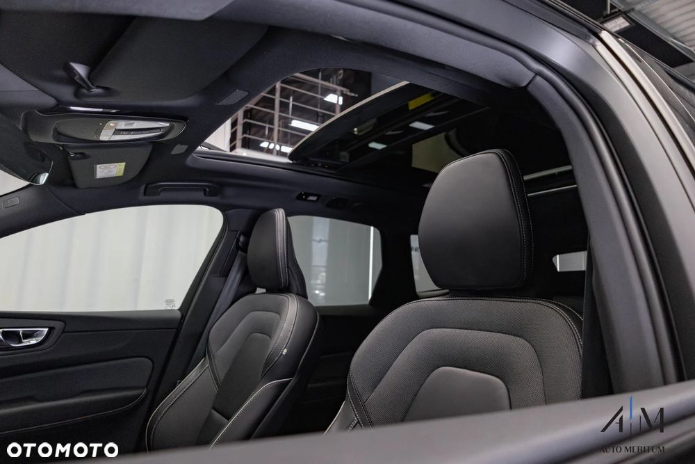 Volvo XC 60 B4 D AWD Ultimate Dark - 19
