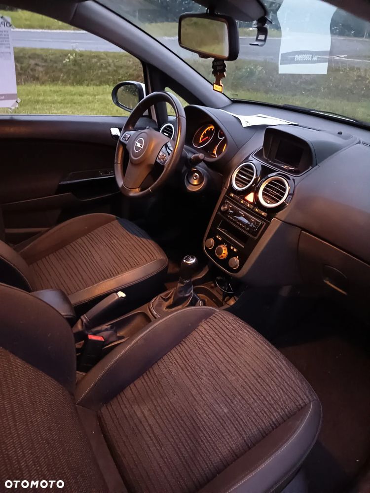 Opel Corsa 1.4 16V Cosmo - 10