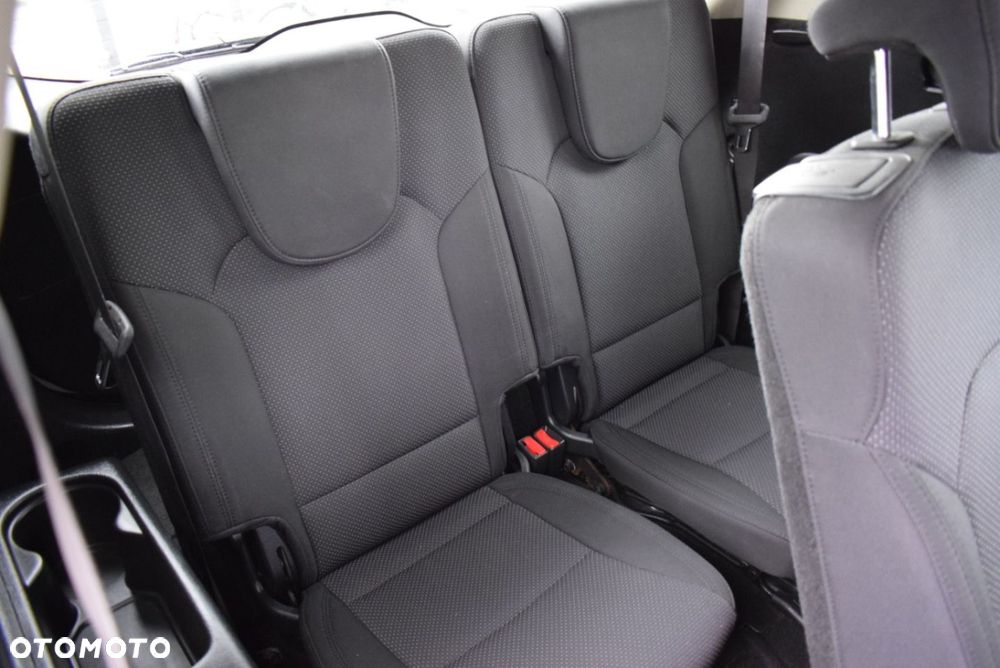 Kia Carens - 22