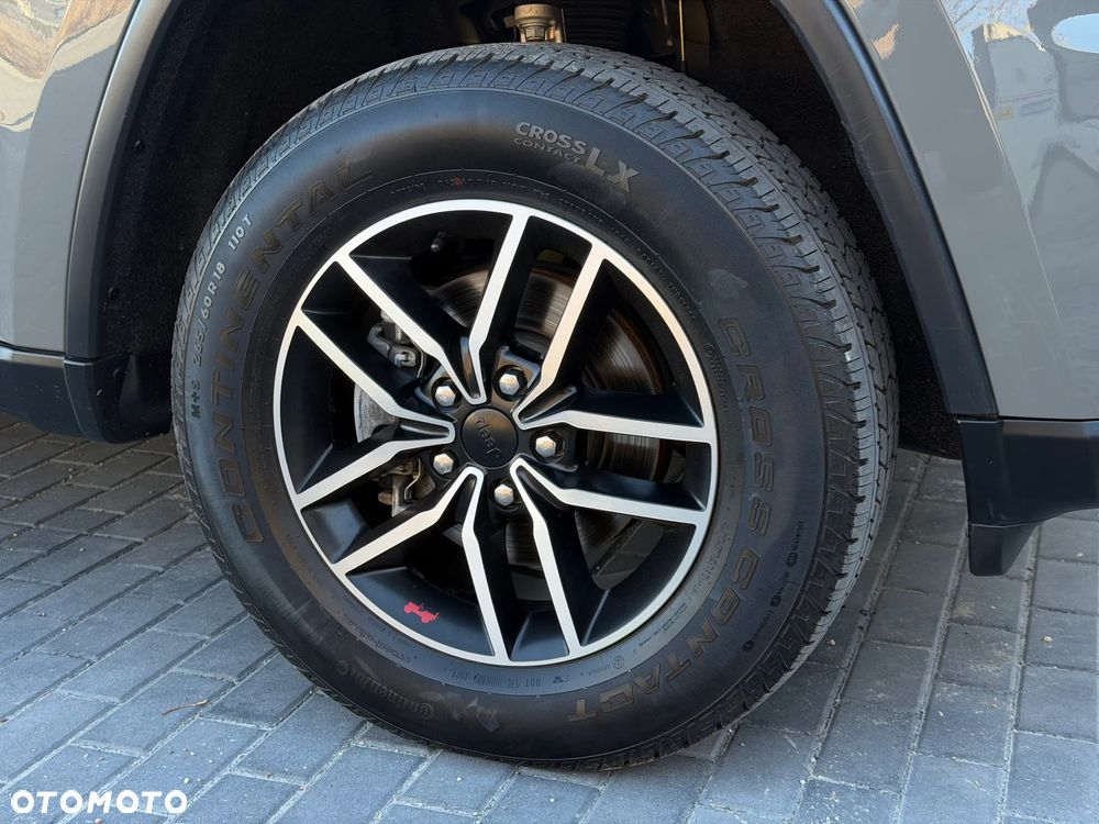 Jeep Grand Cherokee - 11