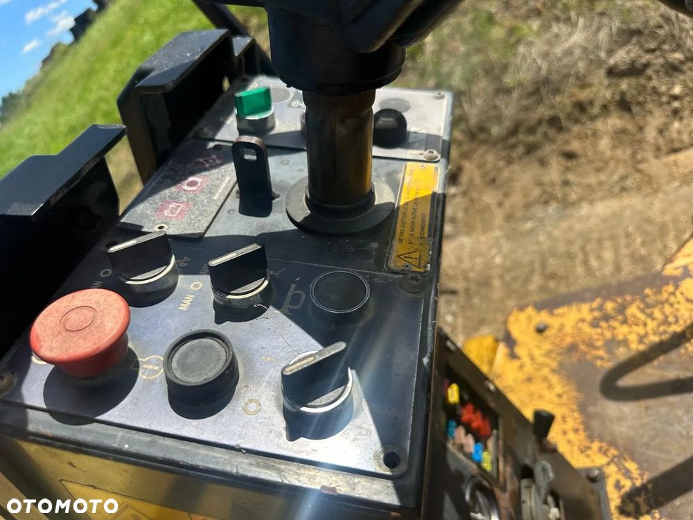 Dynapac Walec Drogowy Gładki DYNAPAC CC122 - 10