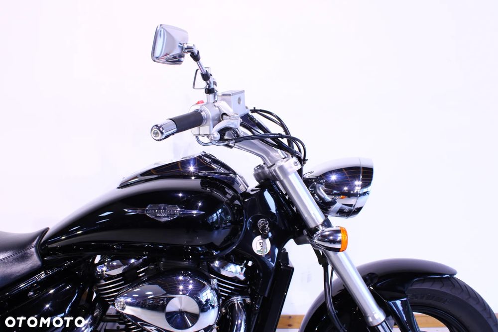 Suzuki Intruder - 13