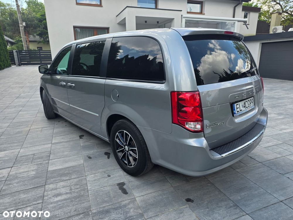 Dodge Grand Caravan - 4