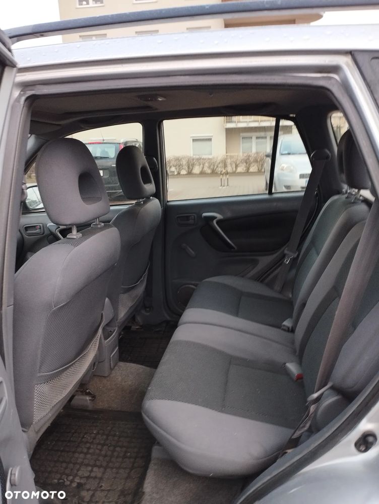 Toyota RAV4 2.0 D-4D 4x4 - 27