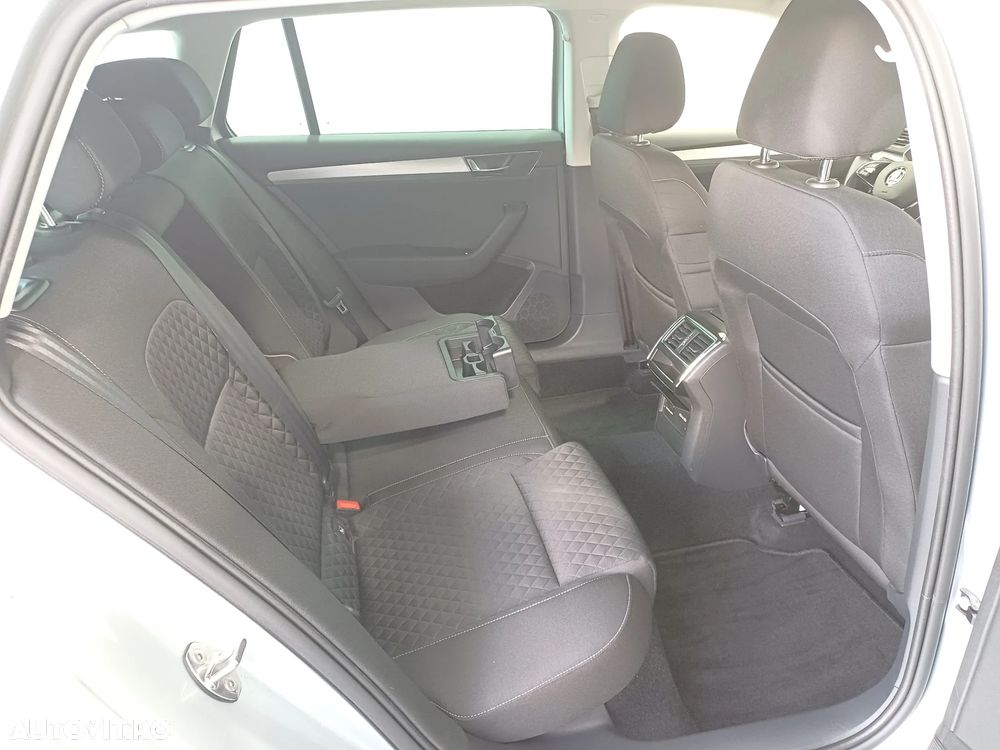 Skoda Superb 2.0 TDI DSG Ambition - 32