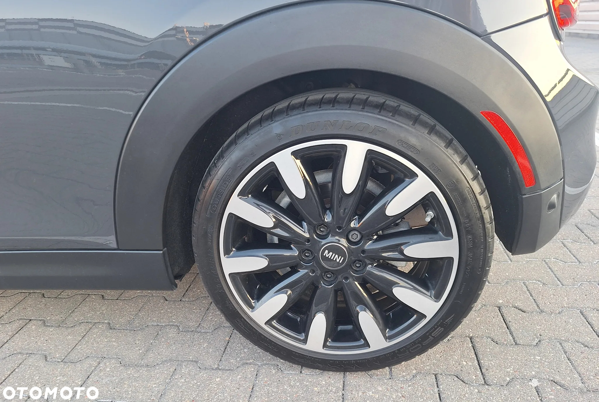 MINI Cooper S Cabrio Sidewalk - 31