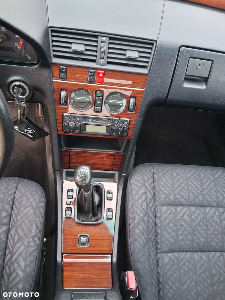 Mercedes-Benz Klasa C 220 D Classic - 24