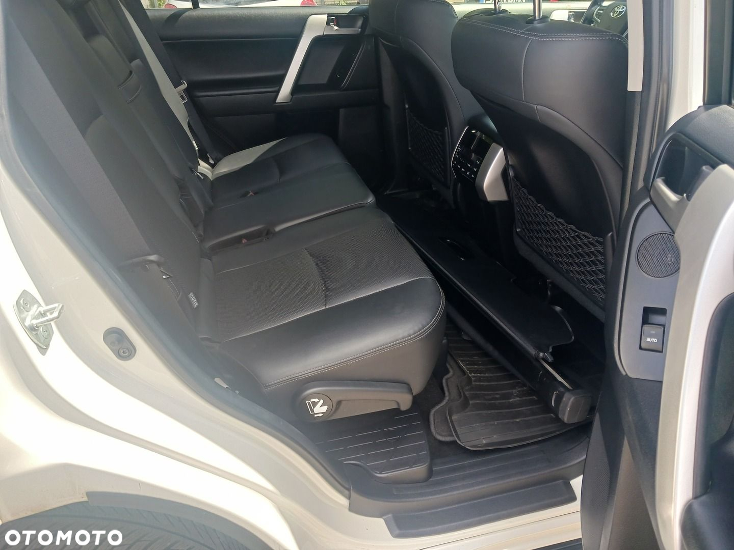 Toyota Land Cruiser LC 2.8 D-4D Invincible - 11