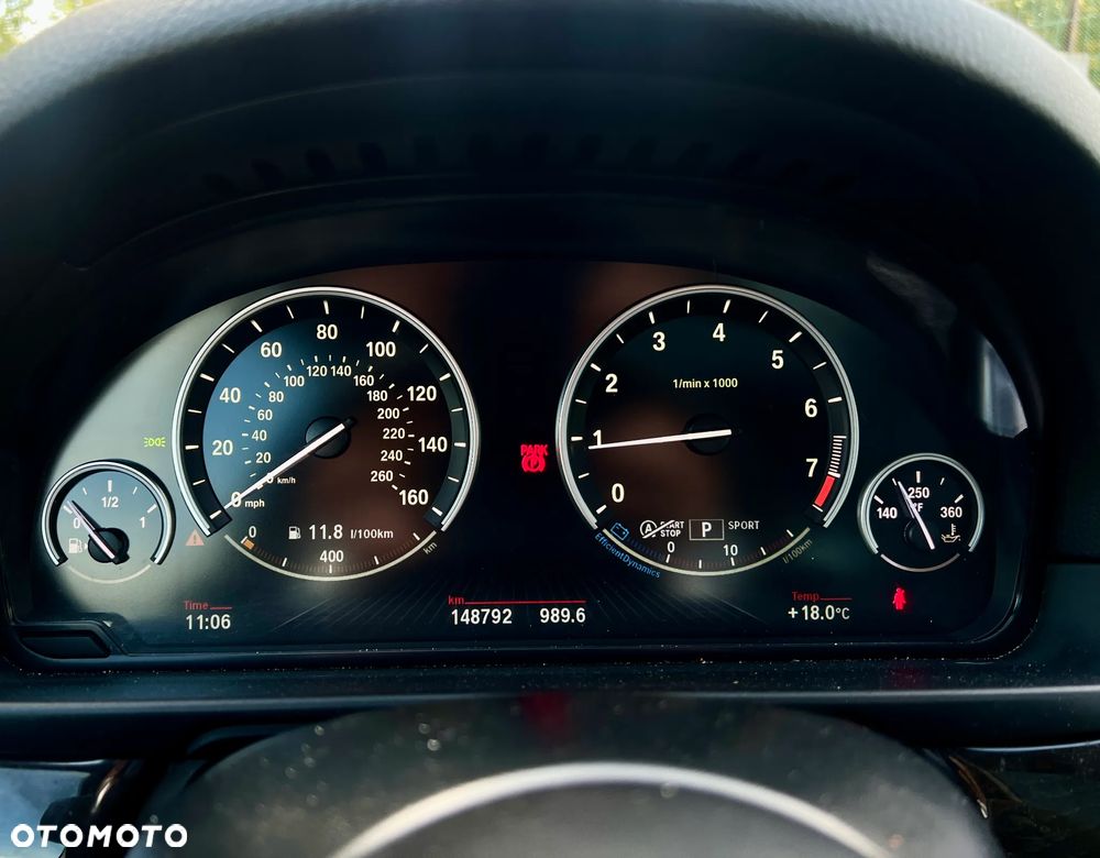 BMW Seria 5 528i xDrive - 23