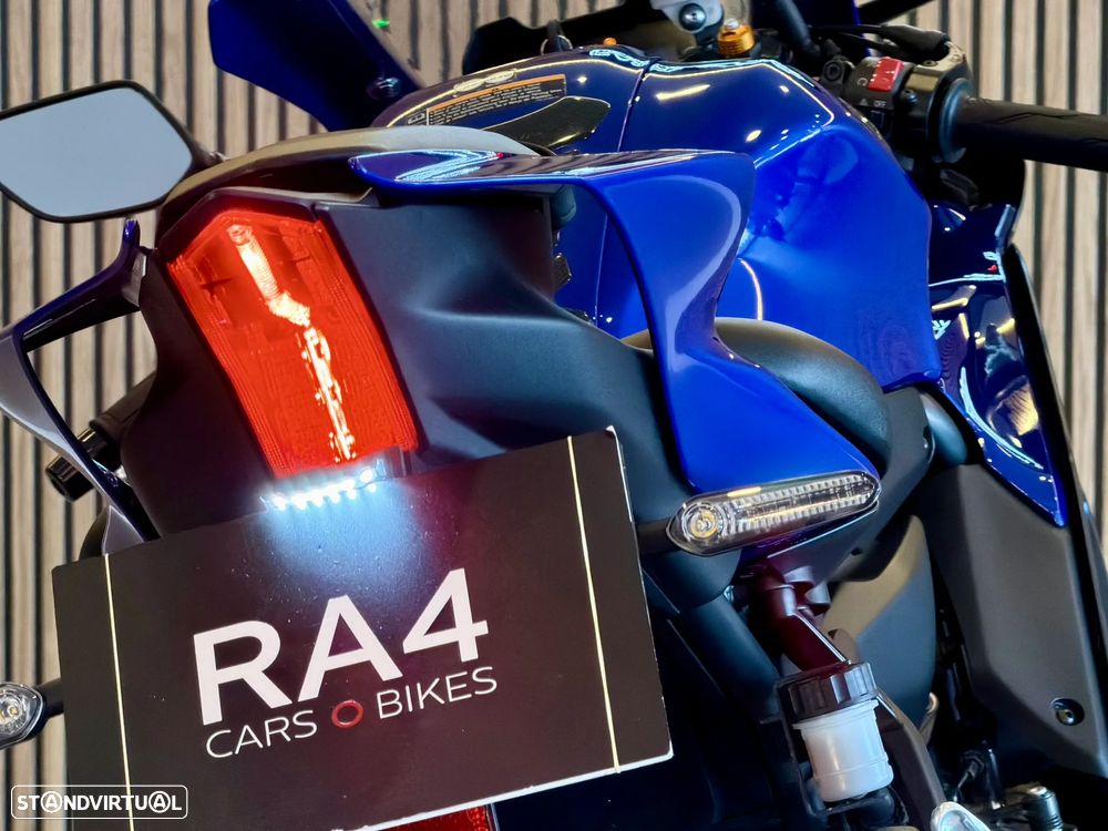 Yamaha YZF R7 - 14