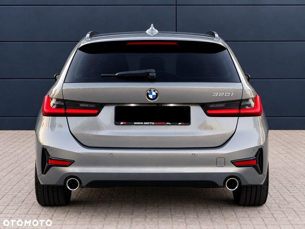 BMW Seria 3 320i Edition M Sport Shadow - 13
