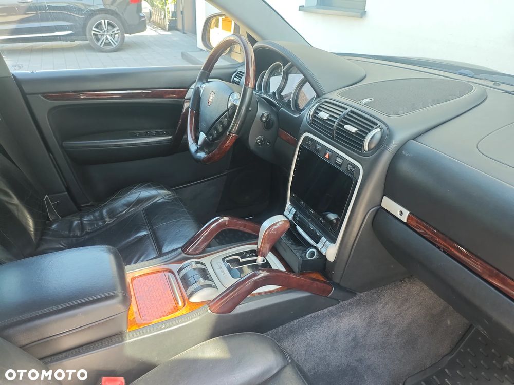 Porsche Cayenne - 8
