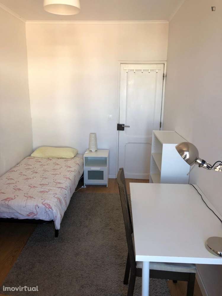 Quarto - localizado em São Sebastião Lisbon - Grande imagem: 2/15