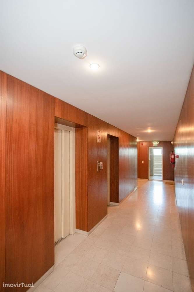 Apartamento T2 de referência semi-mobilado em condomínio fechado - Grande imagem: 2/53