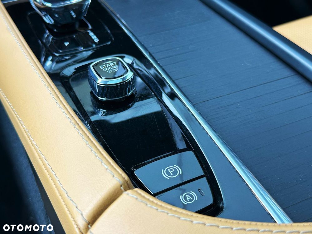 Volvo XC 90 - 22