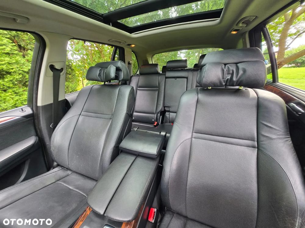 BMW X5 4.8i - 14