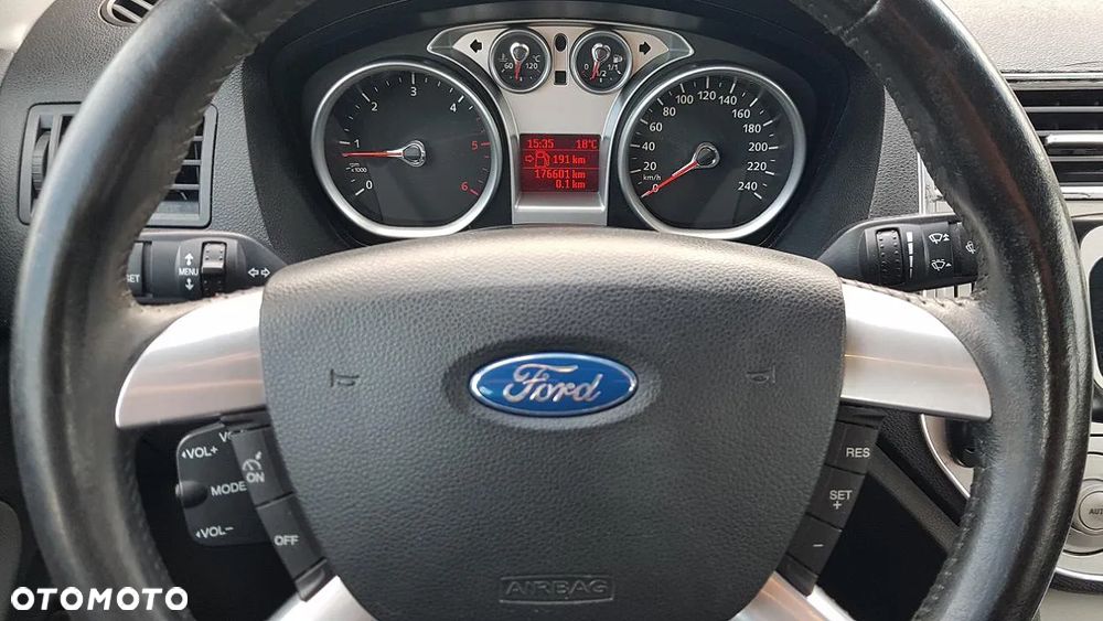 Ford Kuga 2.0 TDCi 4x4 Titanium - 36
