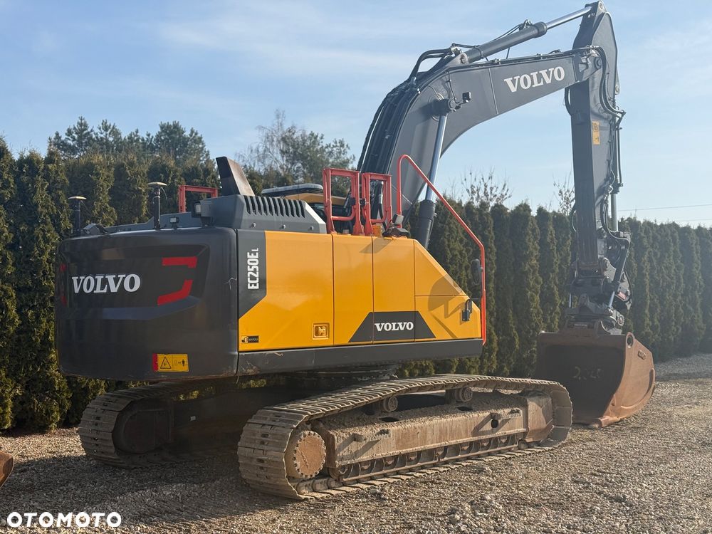 Volvo EC 250 EL - 9