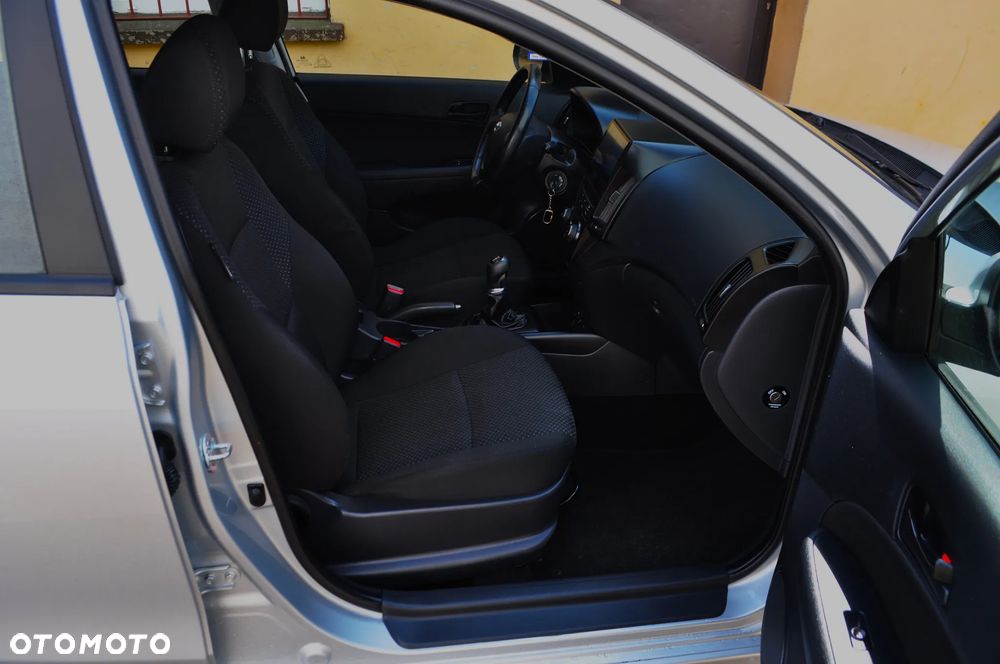 Hyundai i30 1.6 CRDi Comfort - 25