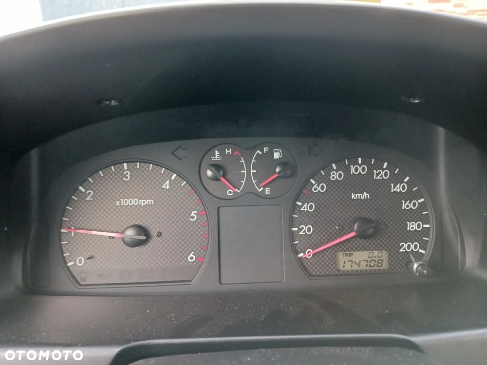 Hyundai Terracan - 12