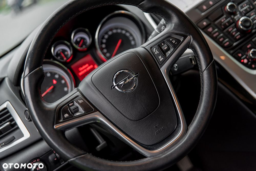 Opel Astra 1.6 T Cosmo - 29