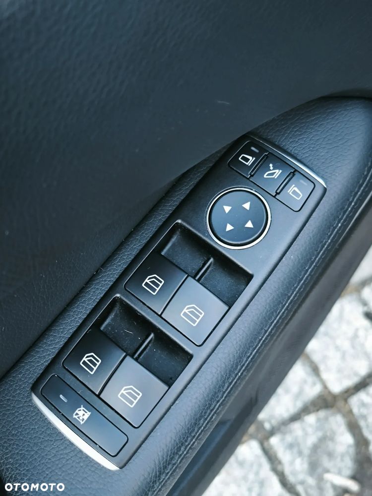 Mercedes-Benz Klasa E - 23