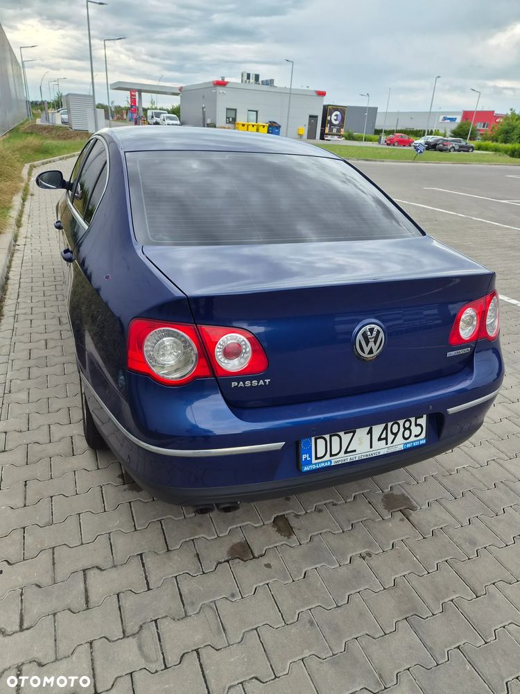 Volkswagen Passat 2.0 TDI DPF BlueMot Highline - 4