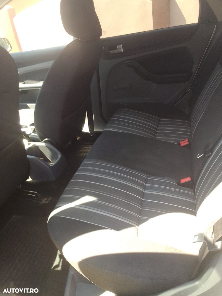 Ford Focus 1.6 TDCi Ghia - 7