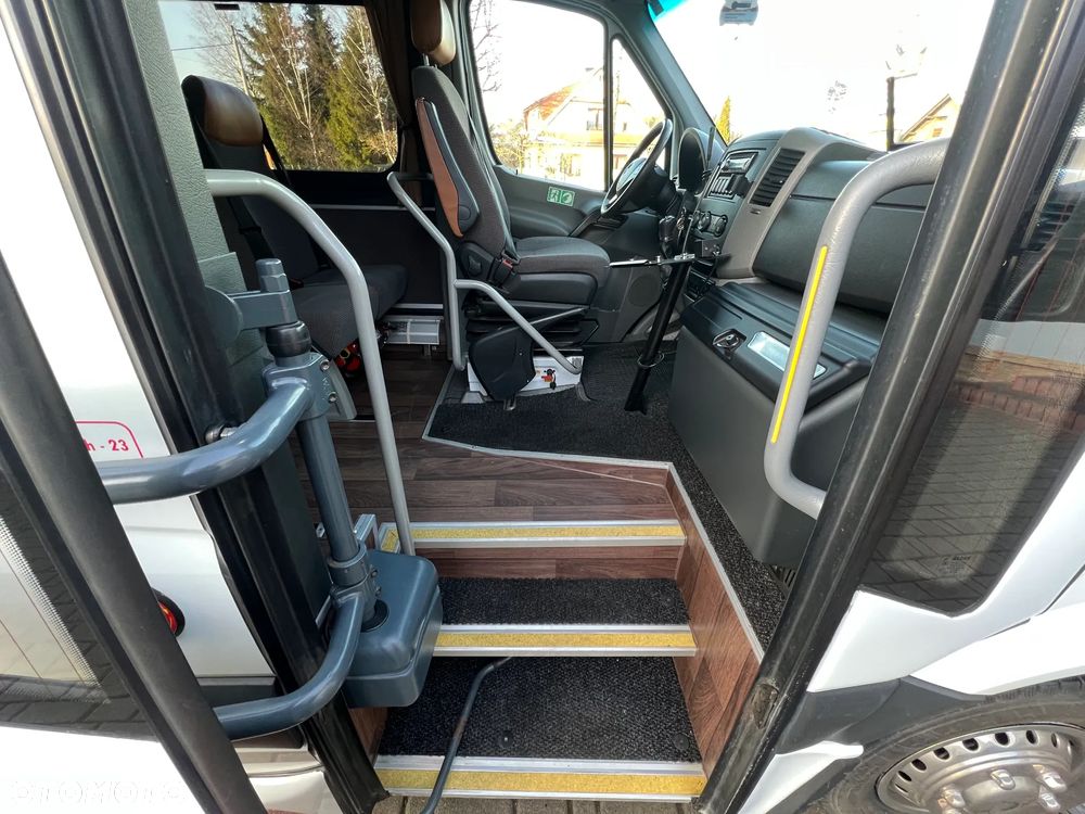 Mercedes-Benz Sprinter - 13