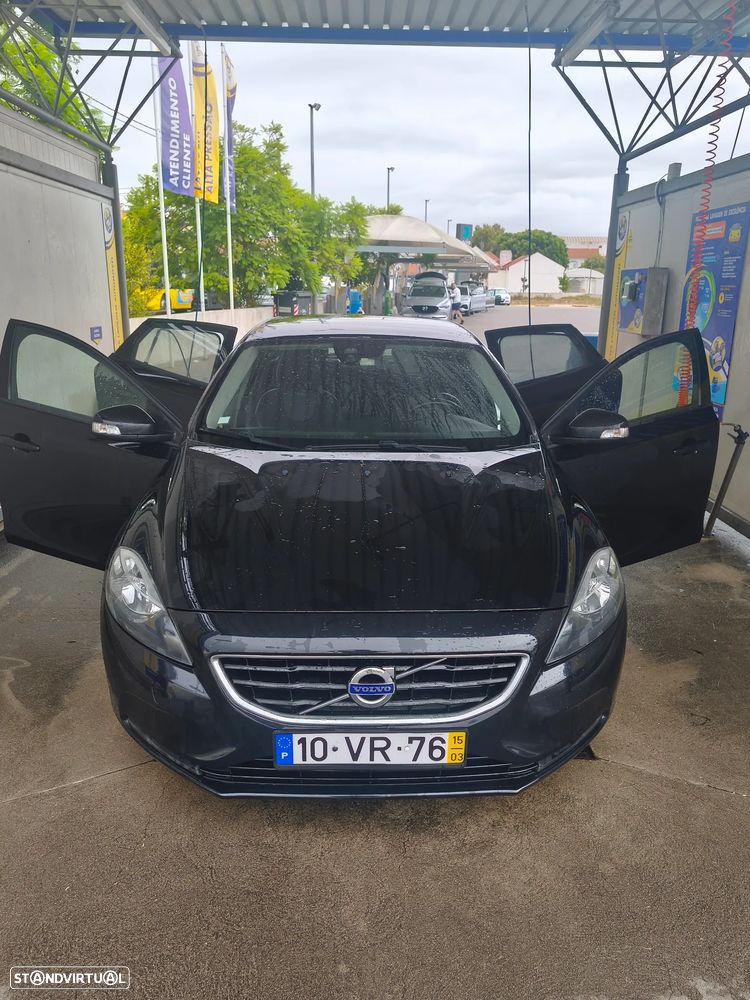 Volvo V40 D2 Momentum - 1