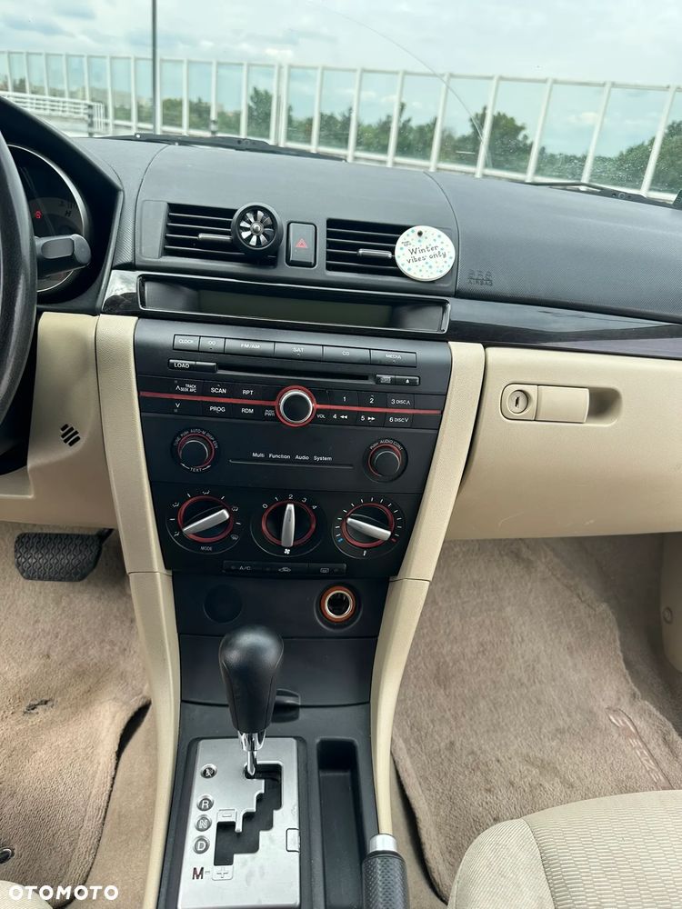 Mazda 3 2.0 Exclusive + - 15