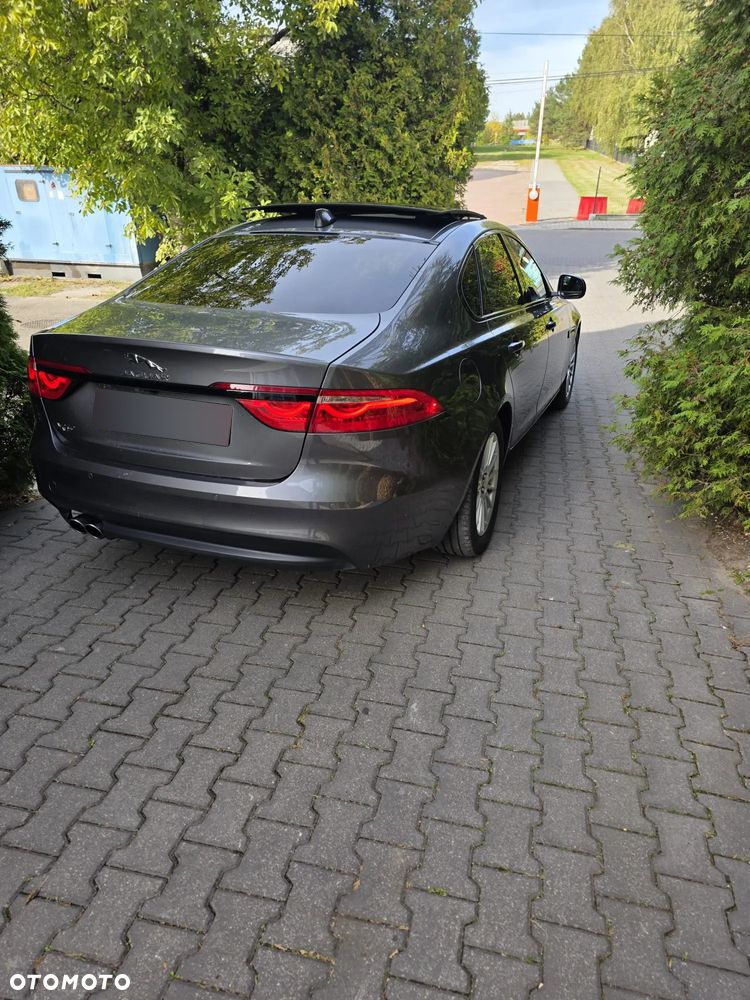 Jaguar XF 2.0 i4D R-Sport - 3
