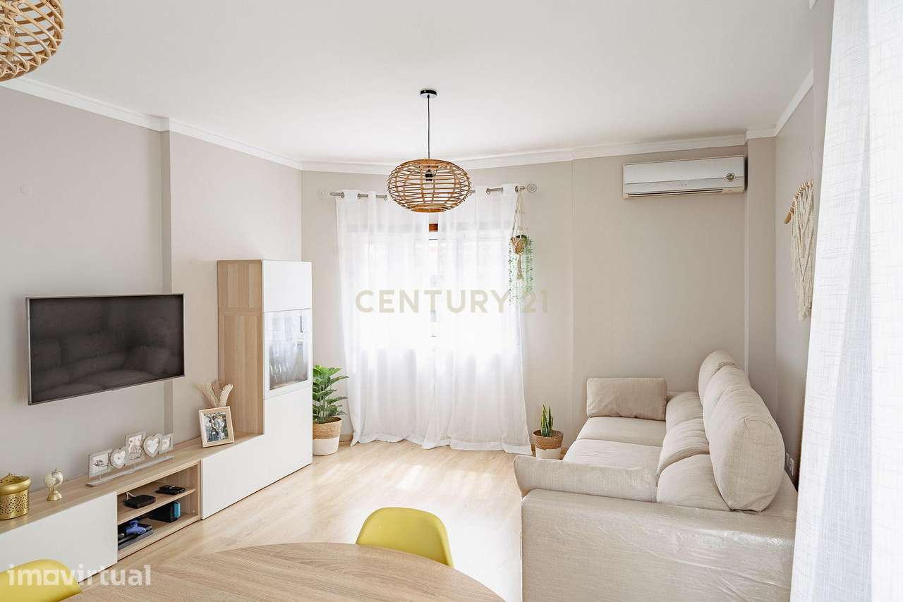 Apartamento T2 em Santa Marta do Pinhal, Corroios - Grande imagem: 2/34