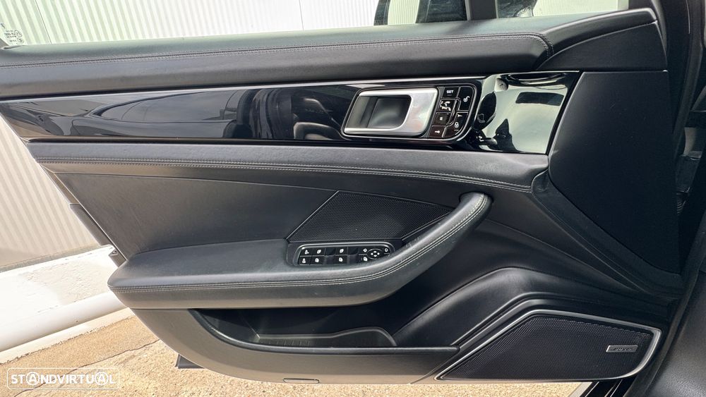 Porsche Panamera Sport Turismo Turbo - 35