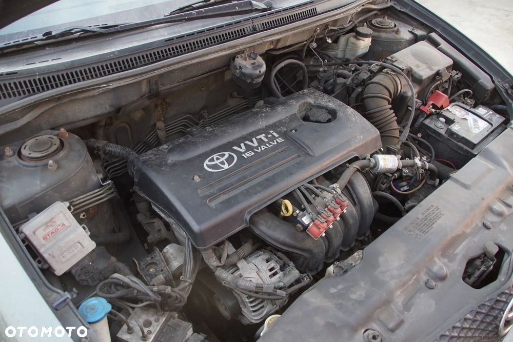 Auto na części - Toyota Corolla E12 1.4 VVT-i 97 KM 4ZZ-FE MTM 1C3 2002R Silnik Skrzynia Drzwi Maska Klapa Zderzak Błotnik Szyba Klamka Lampa Lusterko Deska Kokpit Sterownik Moduł Czujnik Licznik Panel Kierownica - 15