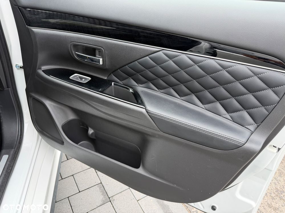 Mitsubishi Outlander 2.4 4WD Top - 21