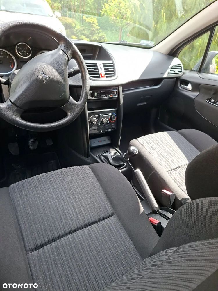 Peugeot 207 1.4 Presence Grand Prix - 10