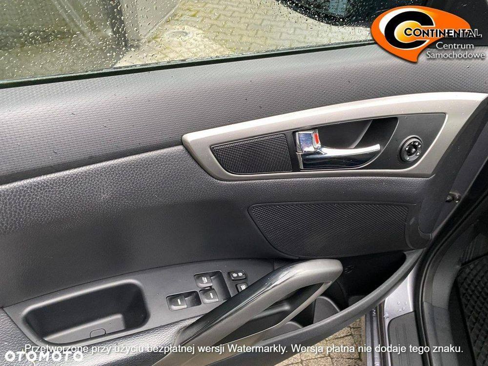 Hyundai Veloster - 13